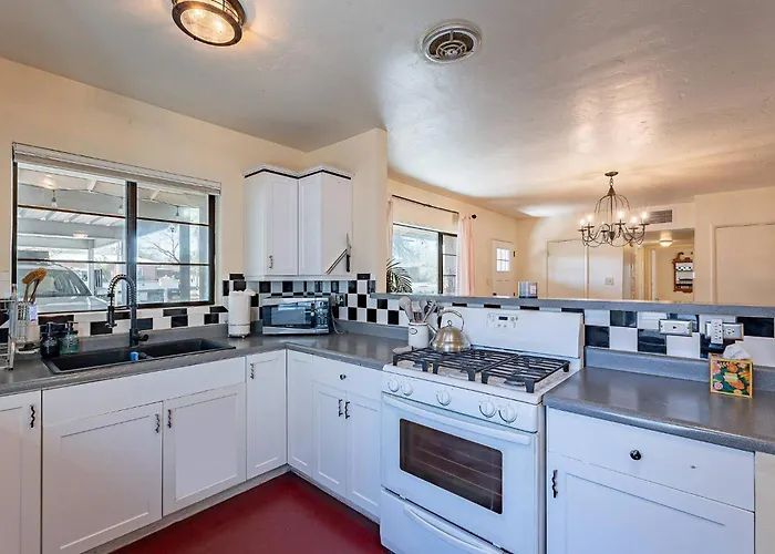 Hawthorne Manor - 3bd In With Patio * Tucson