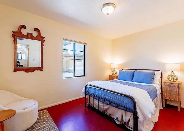 Hawthorne Manor - 3bd In With Patio Holiday home *