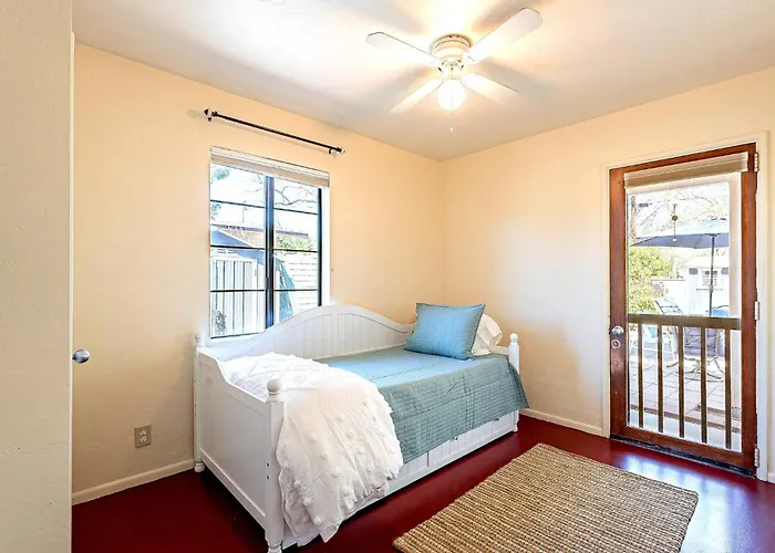 Hawthorne Manor - 3bd In With Patio *