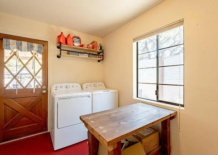 Hawthorne Manor - 3bd In With Patio