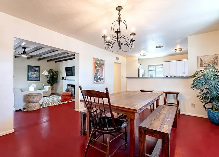 Holiday home Hawthorne Manor - 3bd In With Patio